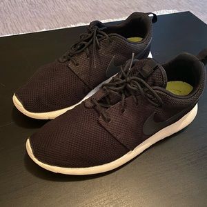 Nike Roshe Run Black Men’s Size 10.5